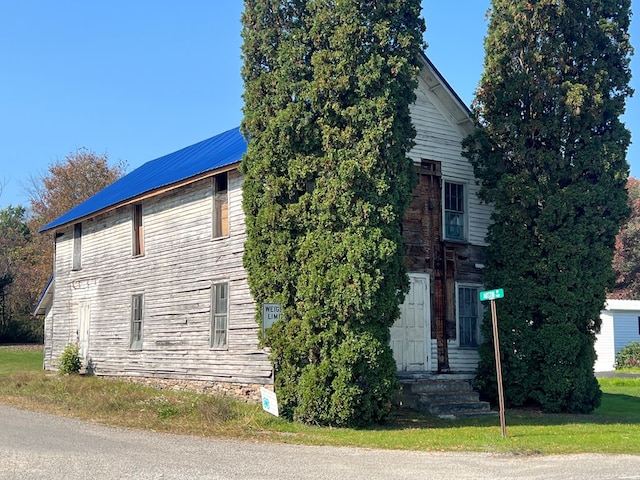 view of side of property