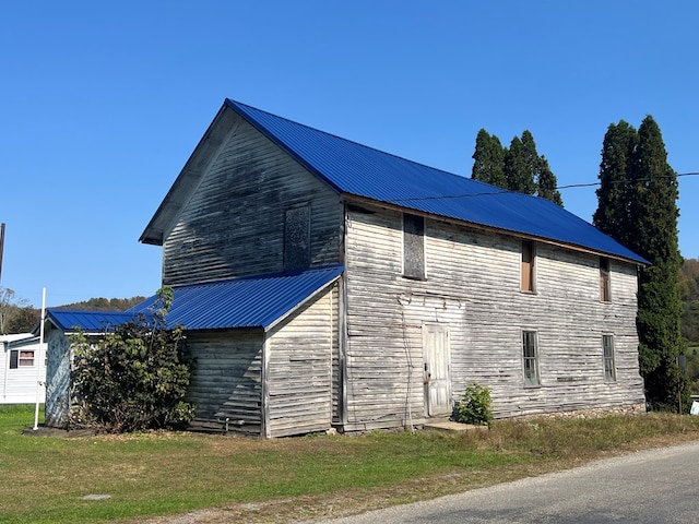 view of property exterior