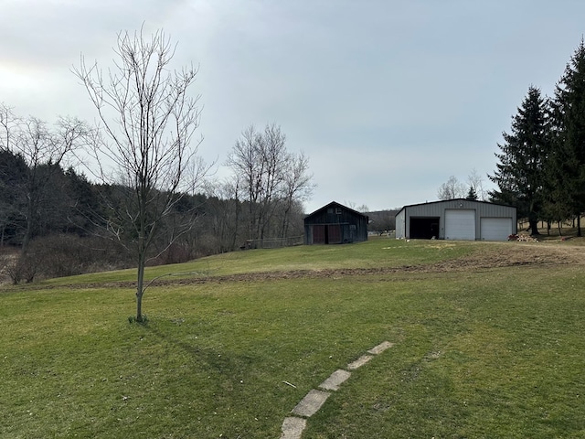 view of yard featuring an outbuilding and a garage