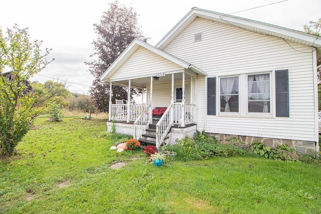 view of front of house featuring a porch and a front yard