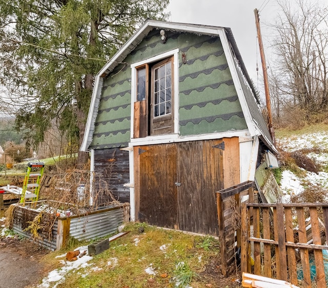 view of outdoor structure