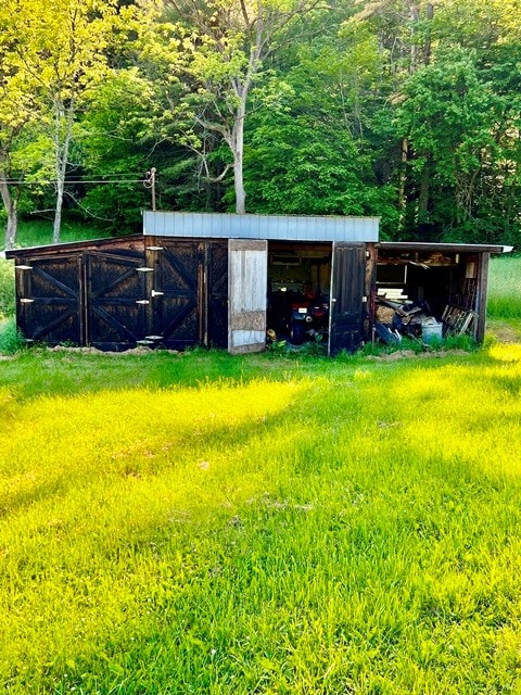 view of outbuilding