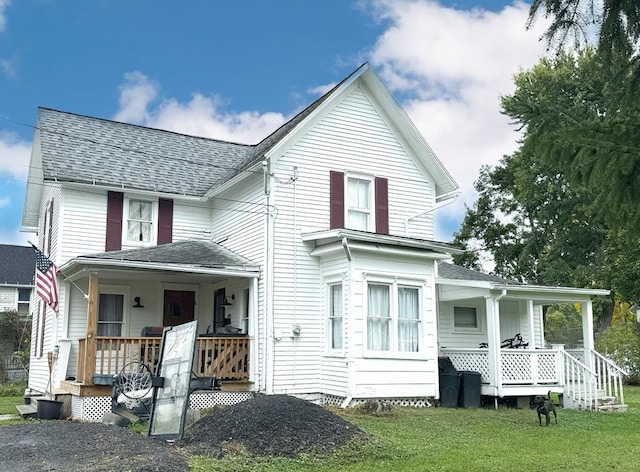 view of front facade with covered porch and a front lawn