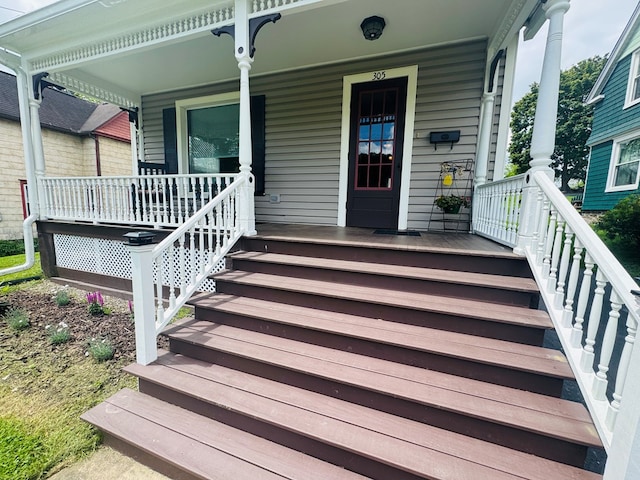 doorway to property featuring covered porch