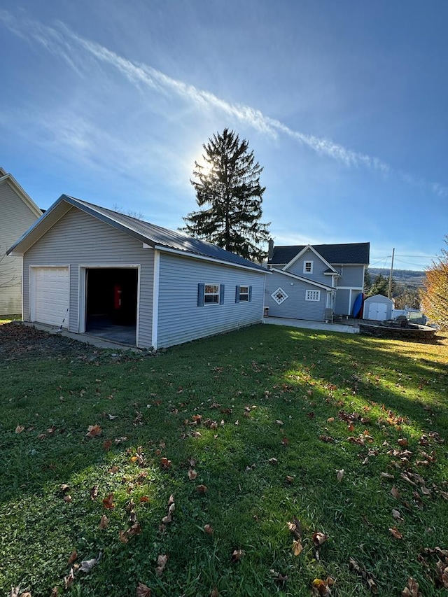 view of front facade with a front yard and a garage