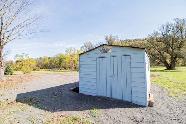 view of outbuilding