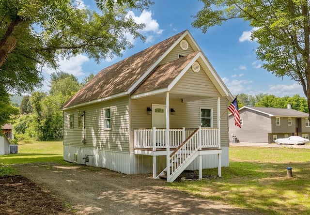 view of front of property with a porch and a front lawn