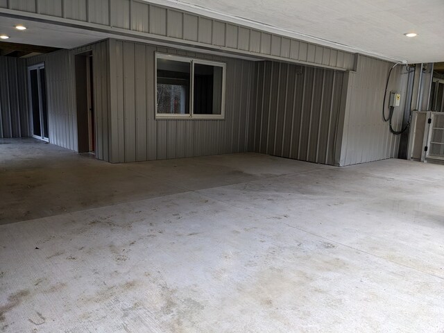 room details with wood-type flooring and ceiling fan