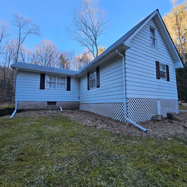 exterior space featuring a lawn