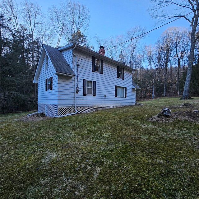 view of side of property featuring a lawn