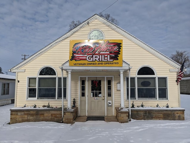 view of front of house