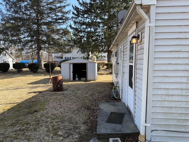 view of yard featuring a storage shed and an outdoor structure