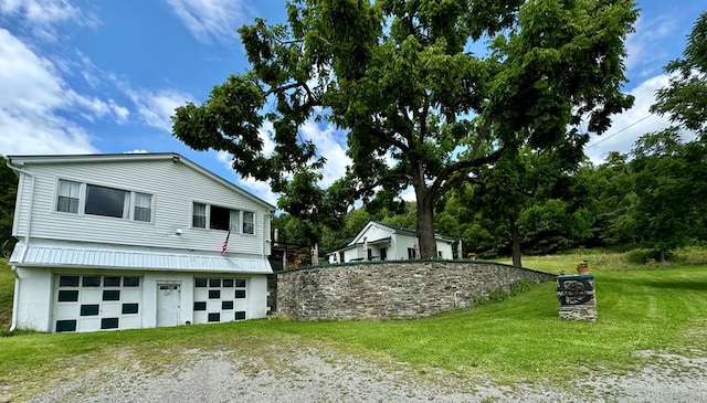 view of front of house with a front yard