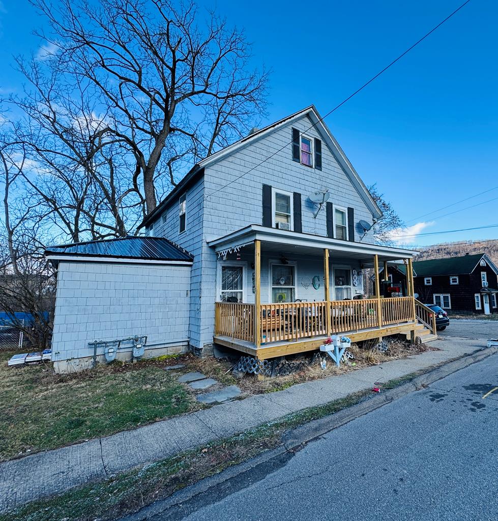 view of front of home with covered porch