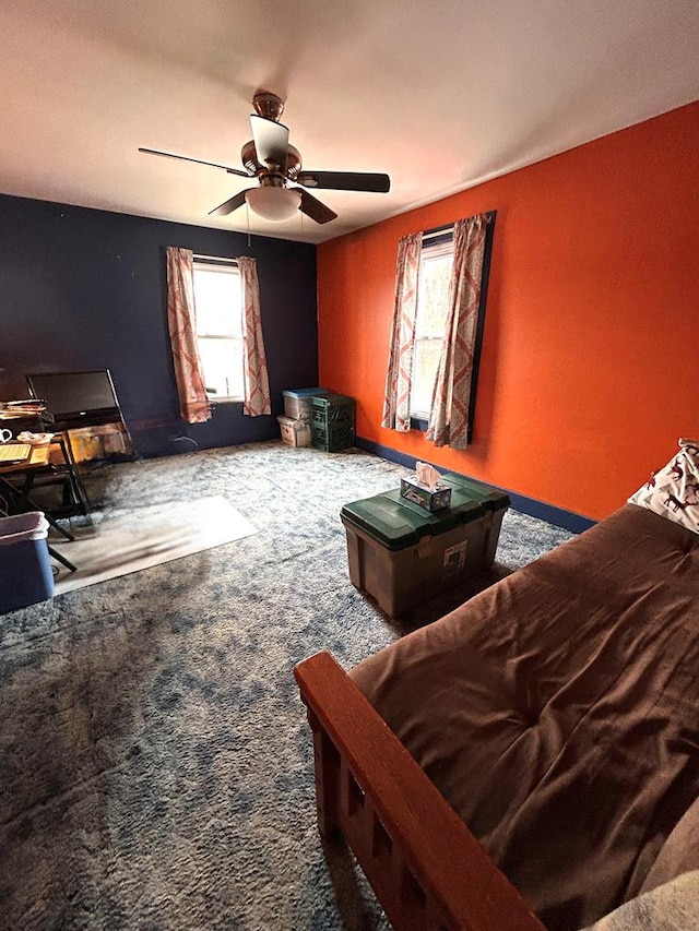 carpeted living room featuring ceiling fan