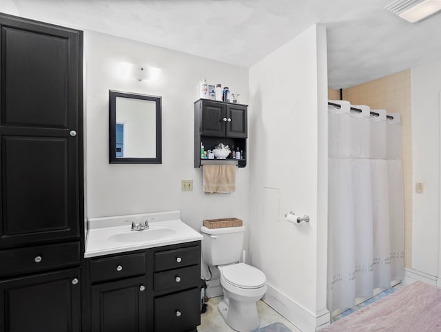 bathroom featuring visible vents, curtained shower, vanity, baseboards, and toilet