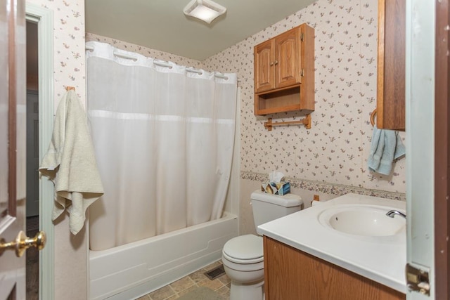 full bathroom with shower / bath combination with curtain, vanity, and toilet