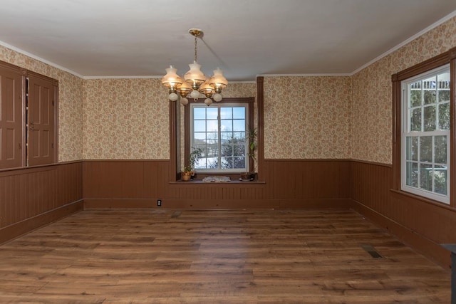 unfurnished room featuring crown molding, dark hardwood / wood-style floors, and a notable chandelier