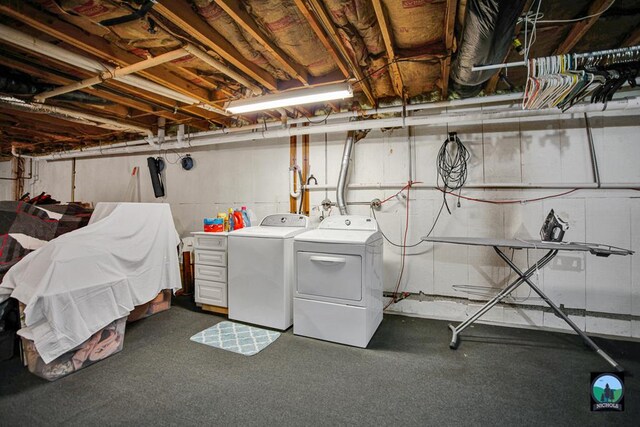 washroom featuring washer and clothes dryer