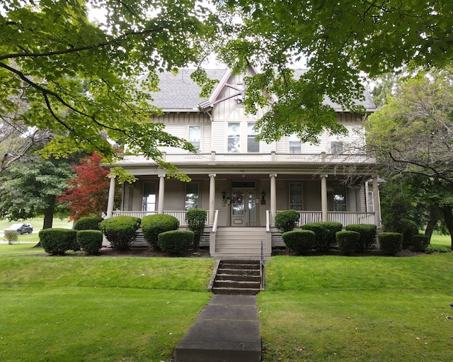 view of front of property with a front yard