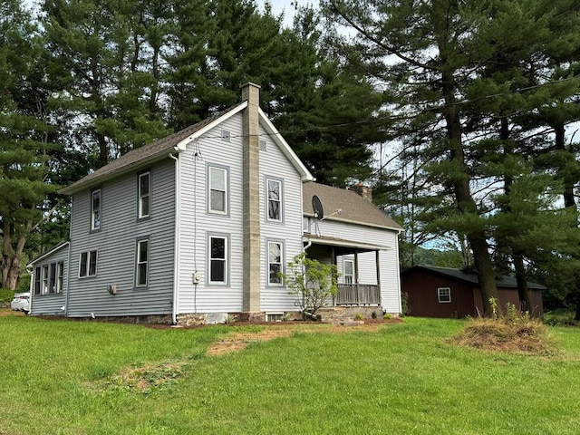 view of front of home featuring a front lawn and covered porch