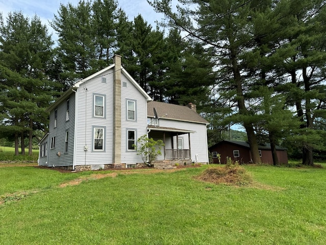 view of front facade with covered porch and a front yard