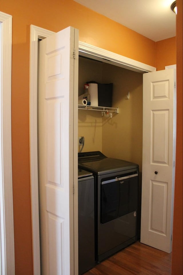 washroom featuring washer and clothes dryer and dark wood-type flooring