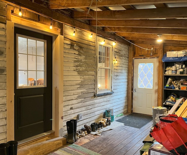 entrance to property featuring covered porch