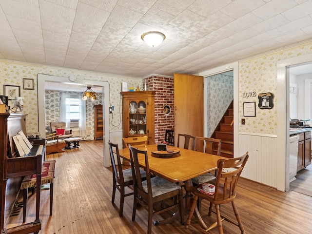 dining space featuring crown molding and light hardwood / wood-style floors