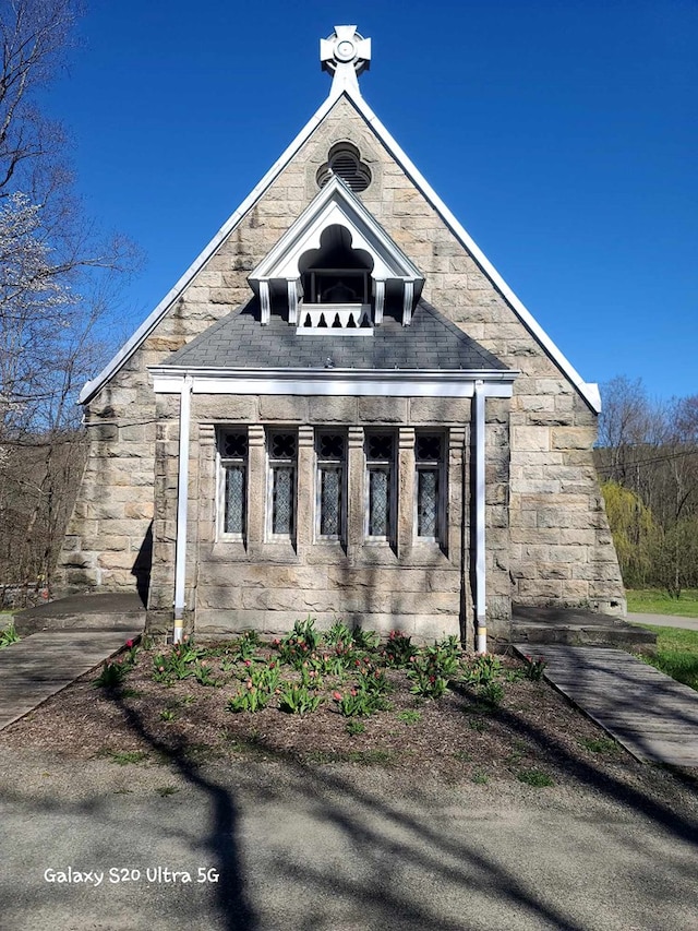 view of home's exterior