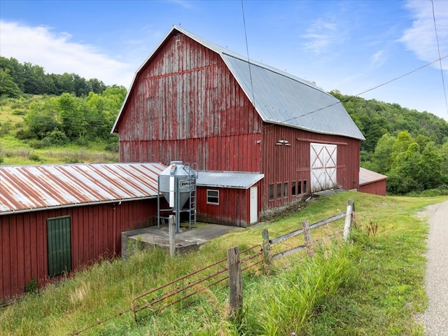 view of outdoor structure