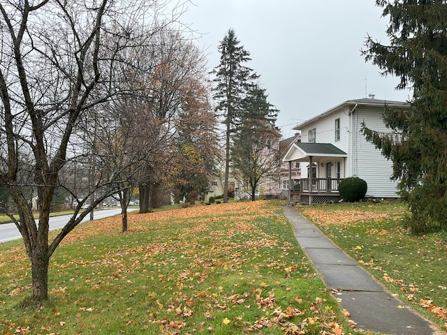 view of yard featuring covered porch