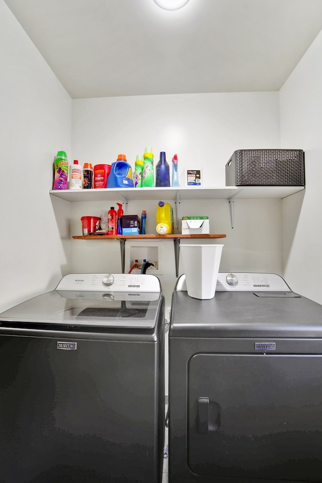 laundry room with laundry area and independent washer and dryer