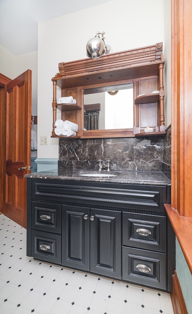 bathroom with tasteful backsplash and vanity