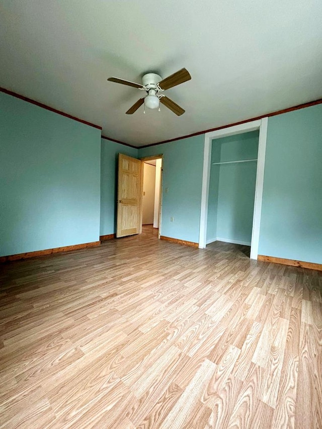 unfurnished bedroom with light hardwood / wood-style flooring, ceiling fan, and ornamental molding