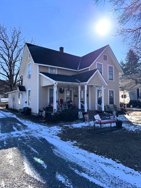 front facade featuring covered porch