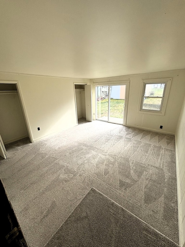 unfurnished room with carpet