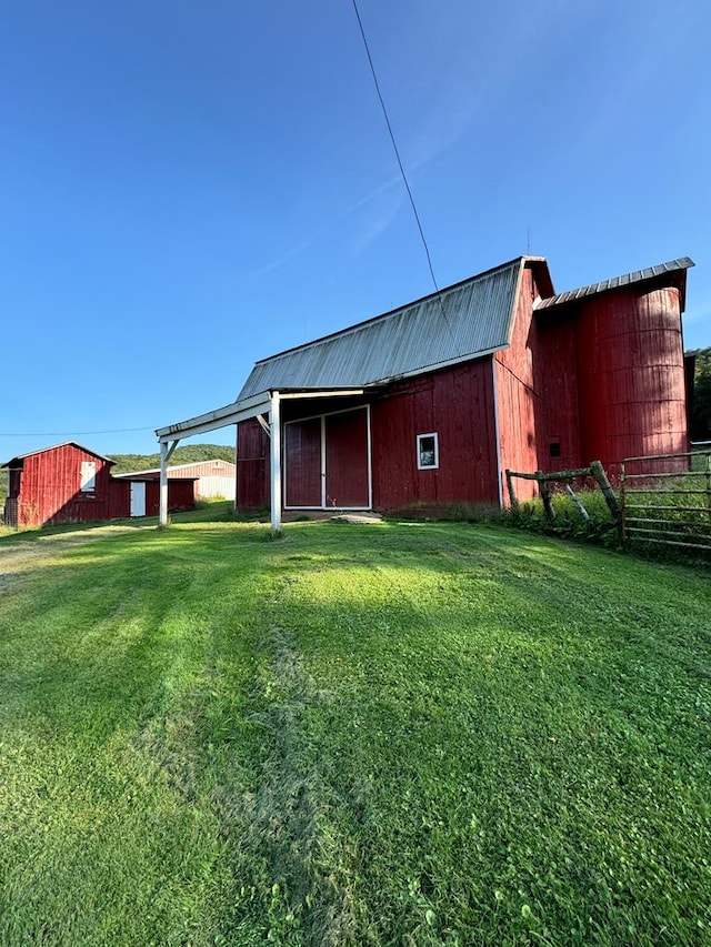 view of outdoor structure with a lawn