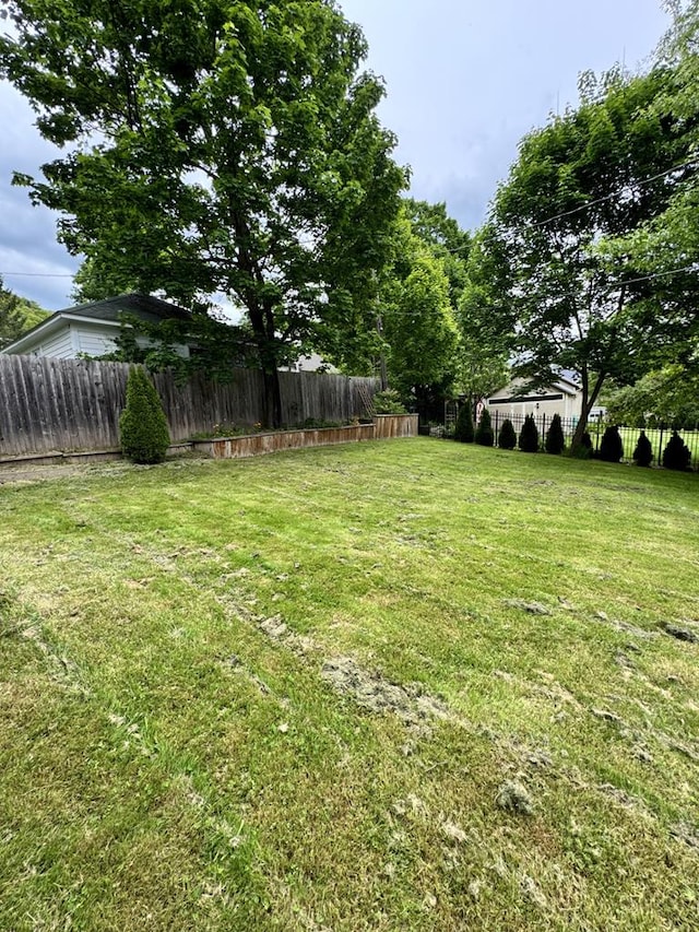 712 W Main St, Smethport, PA 16749 - view of yard