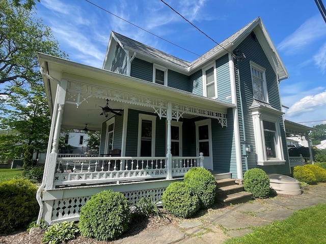 view of front facade with covered porch