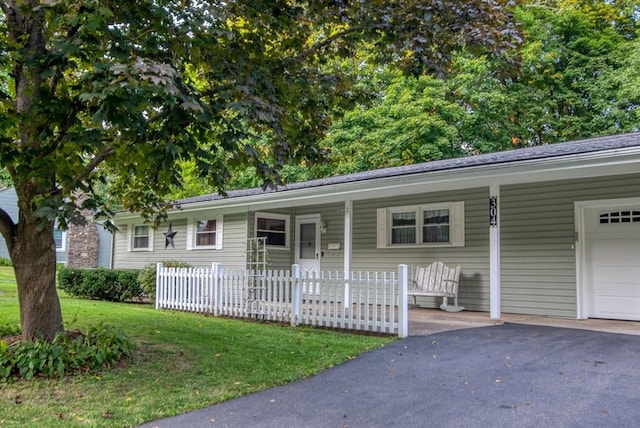 single story home featuring a carport and a front lawn