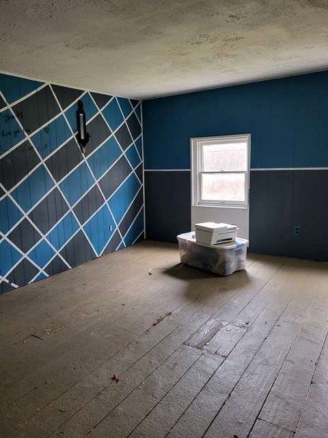 unfurnished room featuring hardwood / wood-style floors