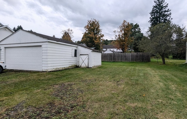 view of yard with an outbuilding and a garage