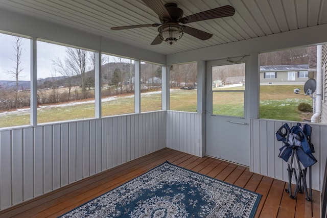 sunroom / solarium with ceiling fan