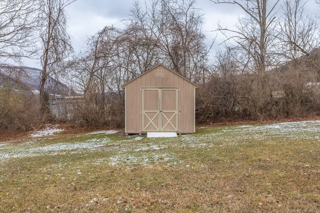 view of outdoor structure featuring a yard