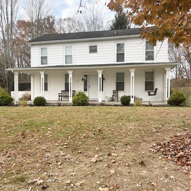 view of front of house featuring a front lawn