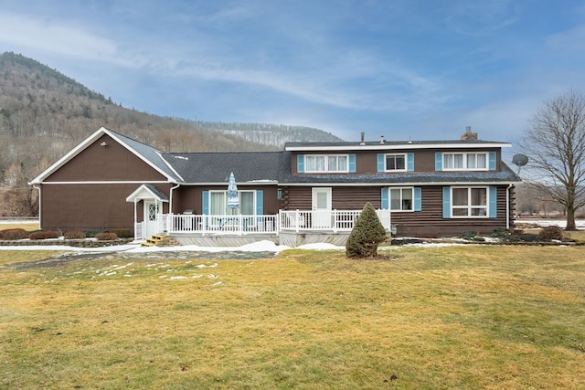 view of front of property with a mountain view and a front yard