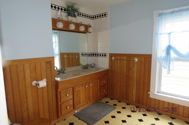 bathroom with vanity