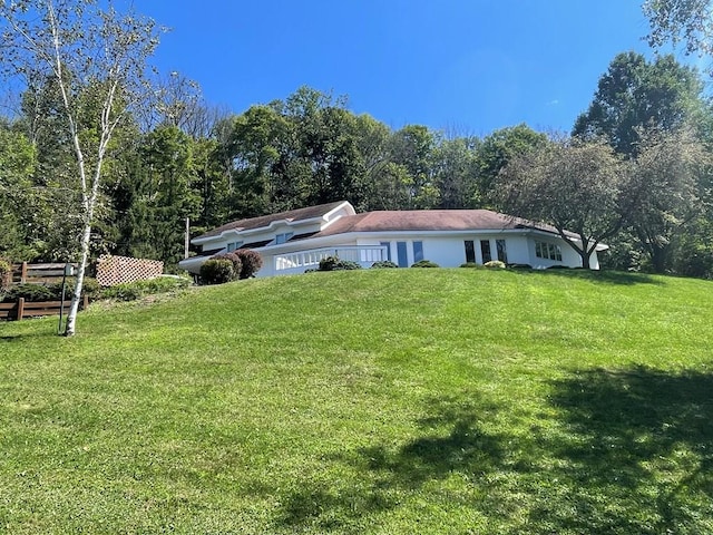 view of front facade with a front lawn