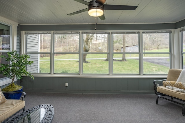 sunroom / solarium with a ceiling fan